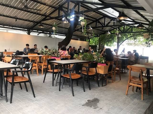 Kafe tempat nongkrong bersama Afrizal Malna di Surabaya